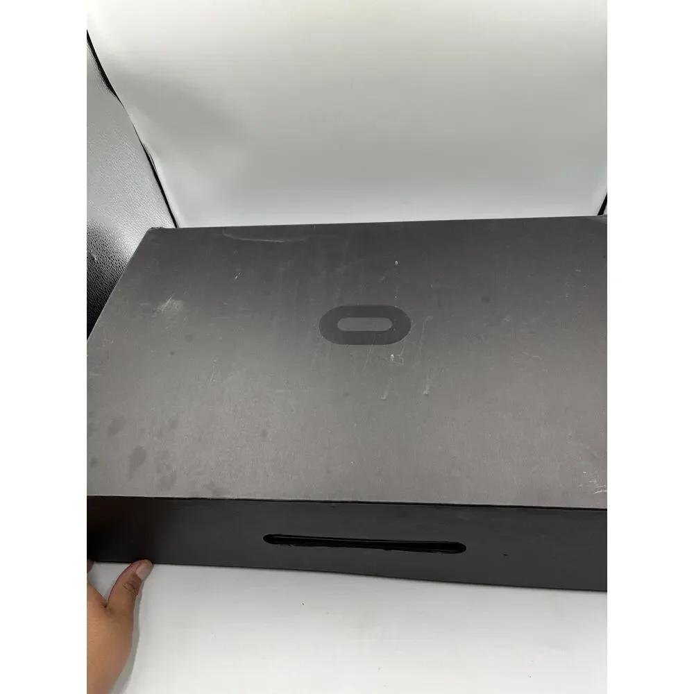 Oculus Rift CV1 Headset With 2 Base Stations And Controllers + Cable (Full Set)